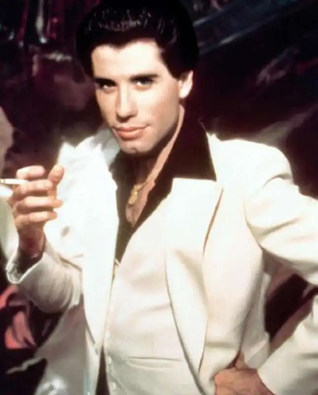 il vestito di john travolta in la febbre del sabato sera