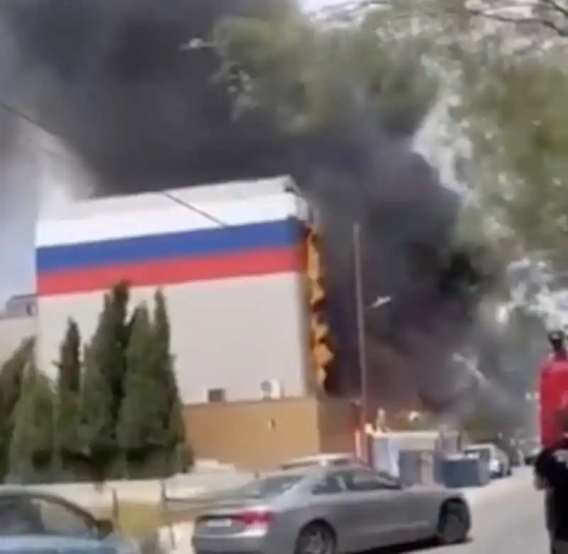 incendio al centro di scienza e cultura russo a nicosia, cipro   2