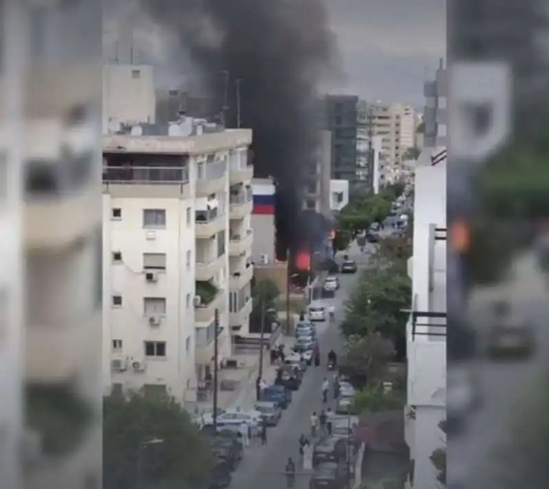 incendio al centro di scienza e cultura russo a nicosia, cipro   5