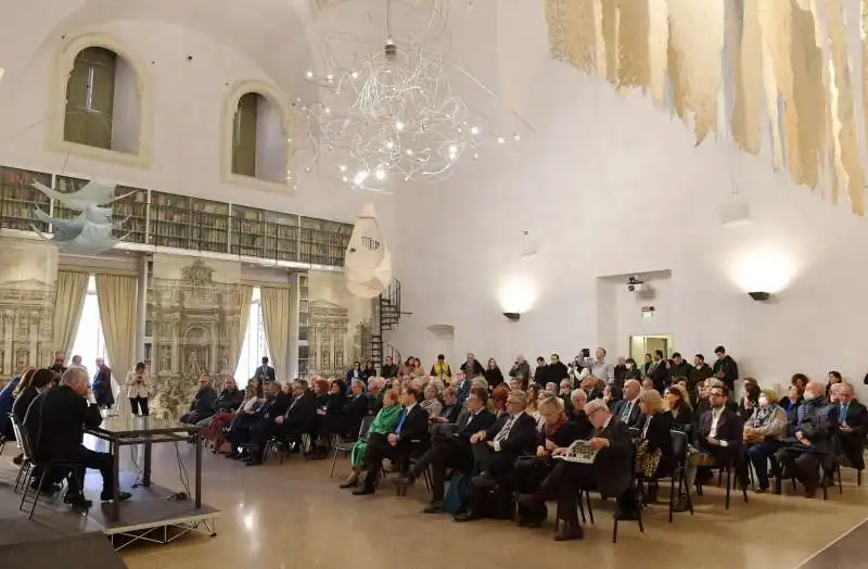 invitati all inaugurazione mostra regione marche