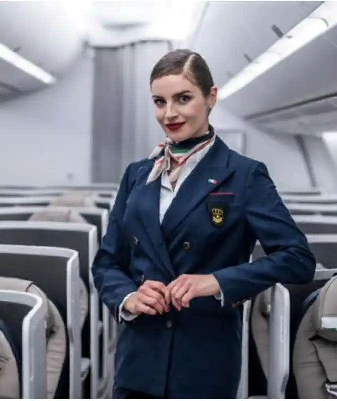 ITA GALATEO PER PILOTI HOSTESS E PERSONALE DI VOLO