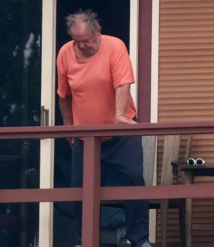 jack nicholson sul balcone della sua villa di los angeles   2