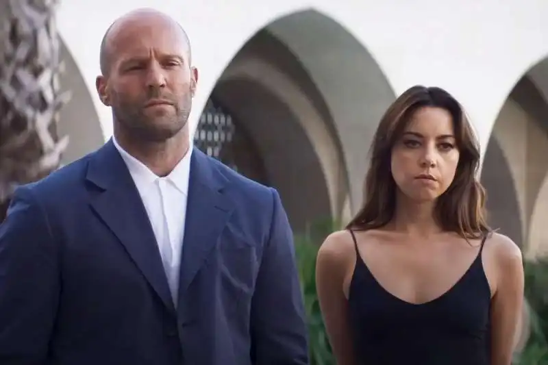 jason statham aubrey plaza   operation fortune 