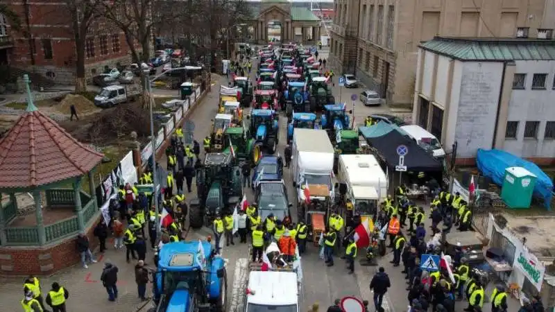 la protesta degli agricoltori polacchi contro zelensky 