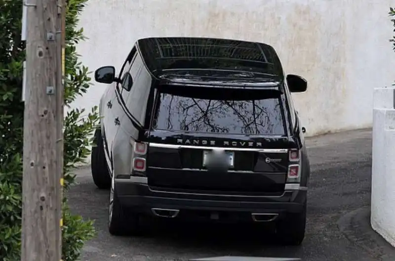 la range rover di kylie jenner a casa di timothee chalamet    2