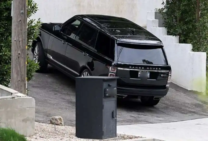 la range rover di kylie jenner a casa di timothee chalamet    3