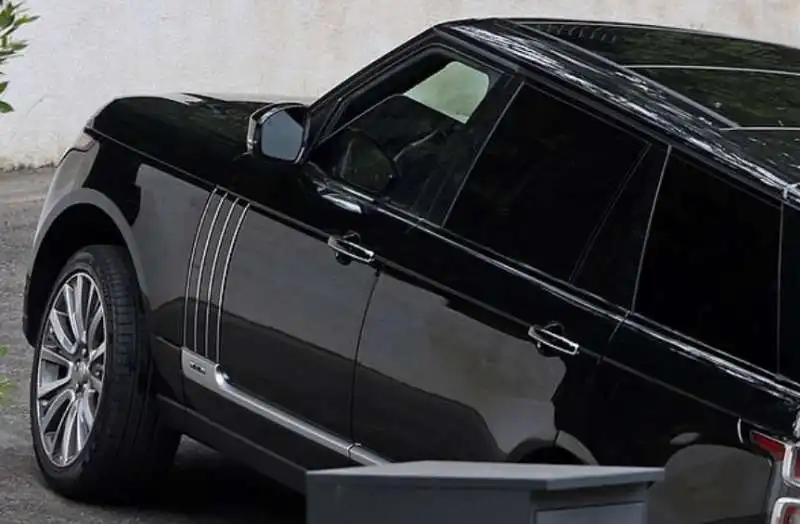 la range rover di kylie jenner a casa di timothee chalamet    4