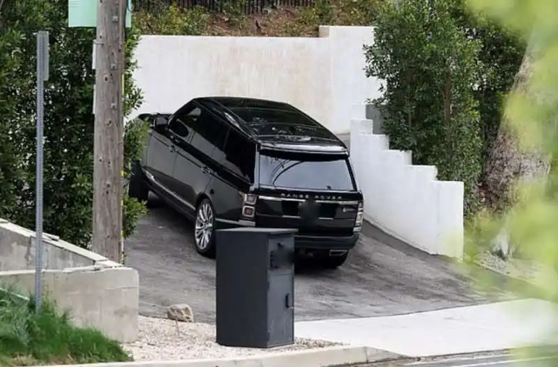 la range rover di kylie jenner a casa di timothee chalamet    5