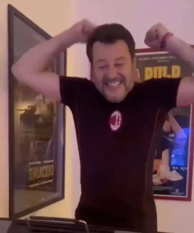 matteo salvini sul tapis roulant festeggia il milan in semifinale di champions league   1