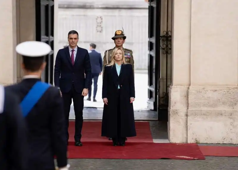 pedro sanchez con giorgia meloni a palazzo chigi 