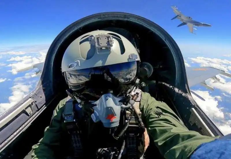 PILOTA CINESE SUI CIELI DI TAIWAN 