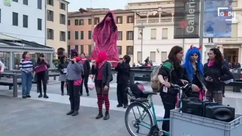 processione della sacra vulva a padova 4