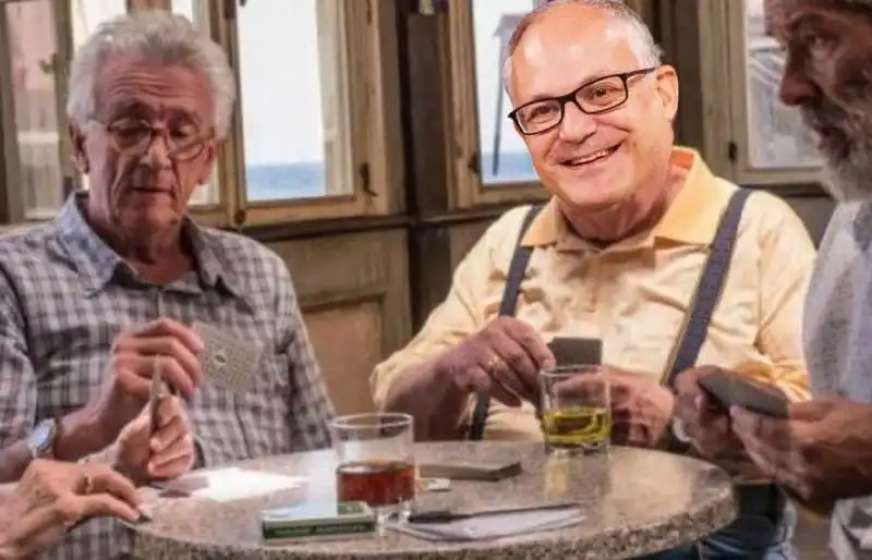 ROBERTO GUALTIERI GIOCA A SCOPA MEME 