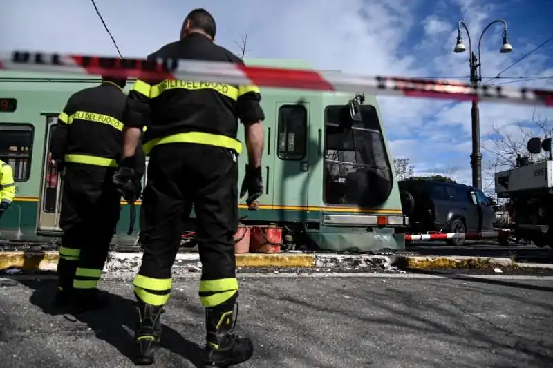 roma   il suv di ciro immobile si schianta contro un tram   15