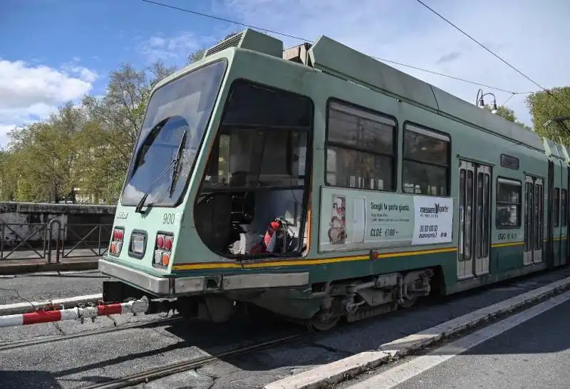 roma   il suv di ciro immobile si schianta contro un tram   3