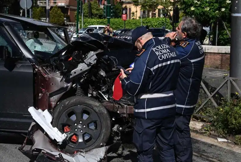 roma   il suv di ciro immobile si schianta contro un tram   4