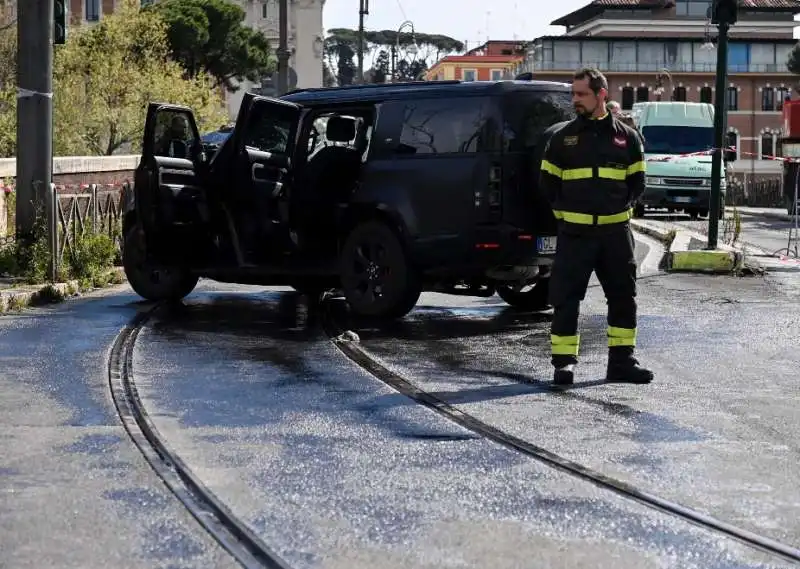 roma   il suv di ciro immobile si schianta contro un tram   8