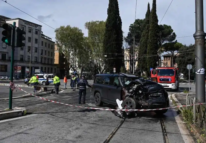 roma   il suv di ciro immobile si schianta contro un tram   9