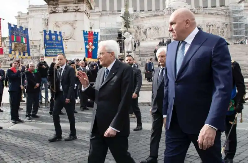 sergio mattarella guido crosetto all altare della patria   25 aprile 2023