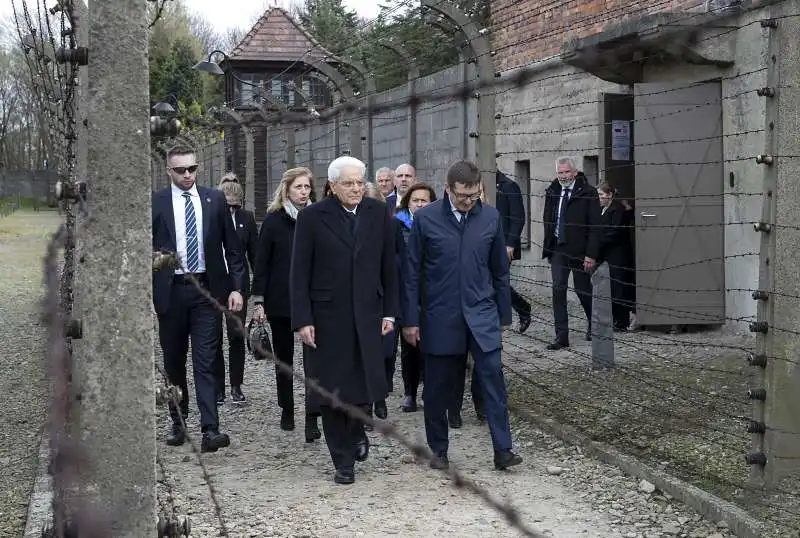 sergio mattarella visita il museo di auschwitz