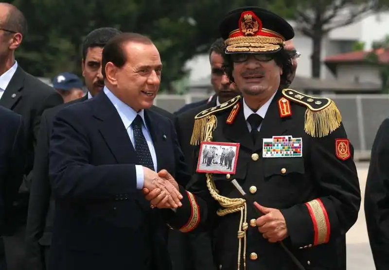 silvio berlusconi gheddafi