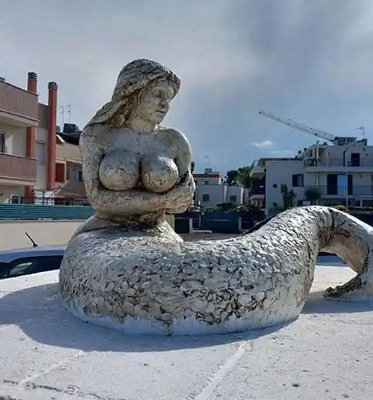 STATUA SIRENA MONOPOLI