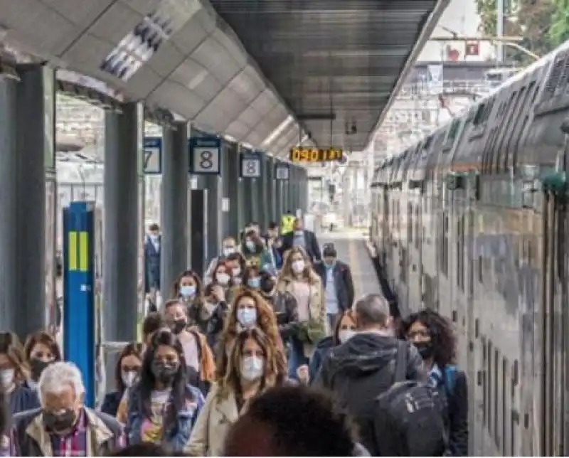 stupro sul treno DEI PENDOLARI MILANO-BERGAMO