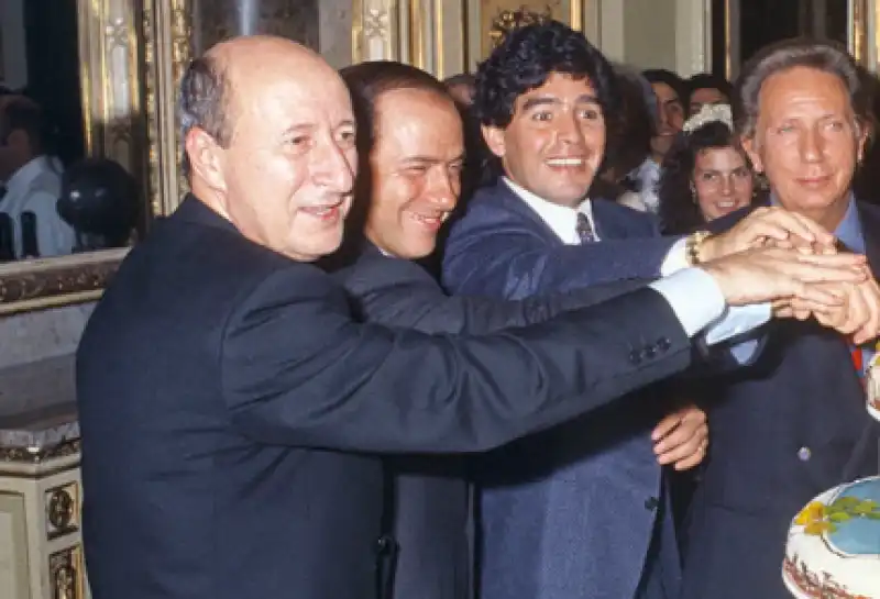 VESIGNA BERLUSCONI MARADONA BONGIORNO