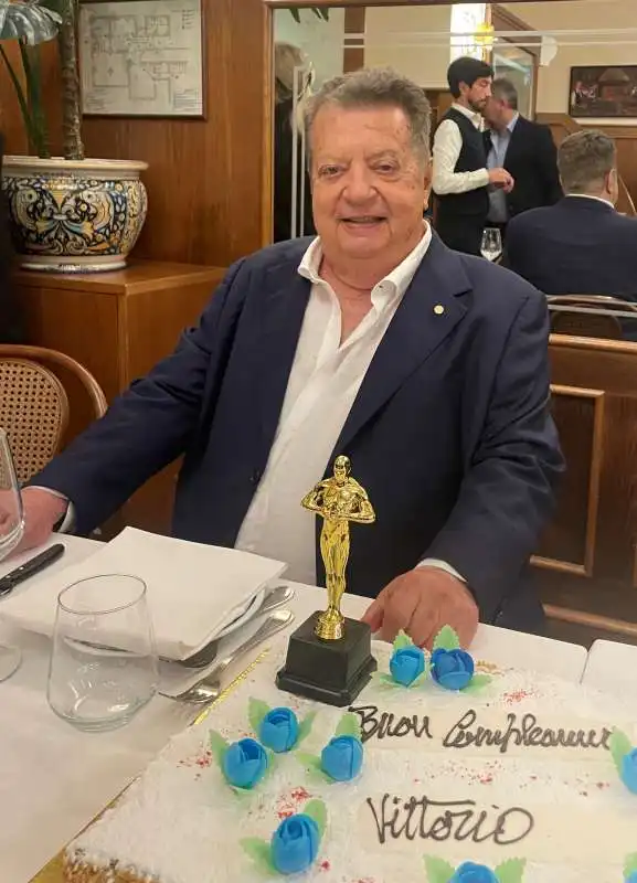 vittorio con torta e oscar