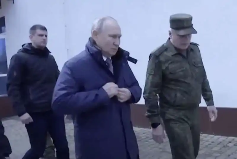 vladimir putin in visita a kherson   