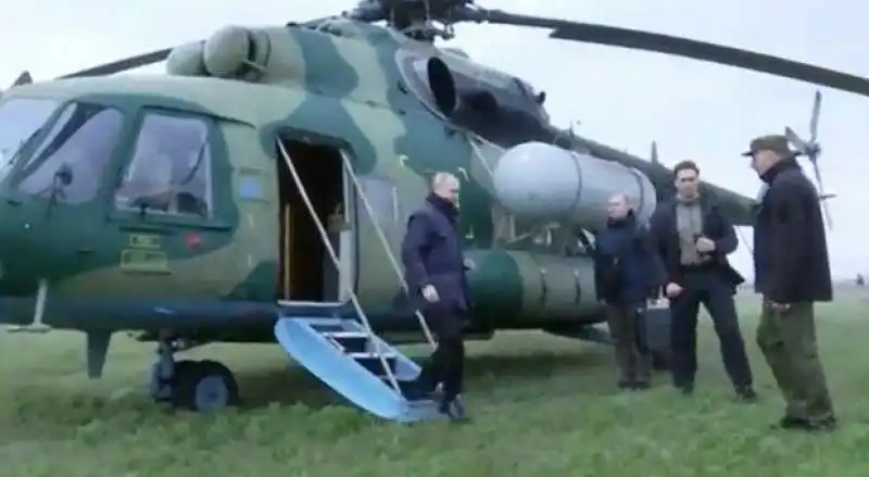 vladimir putin in visita a kherson  2