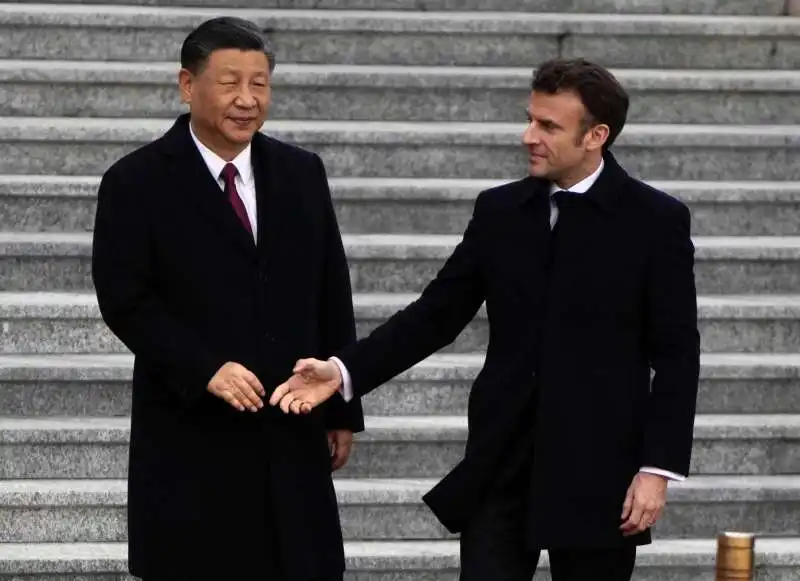 xi jinping  accoglie  emmanuel macron  a pechino 