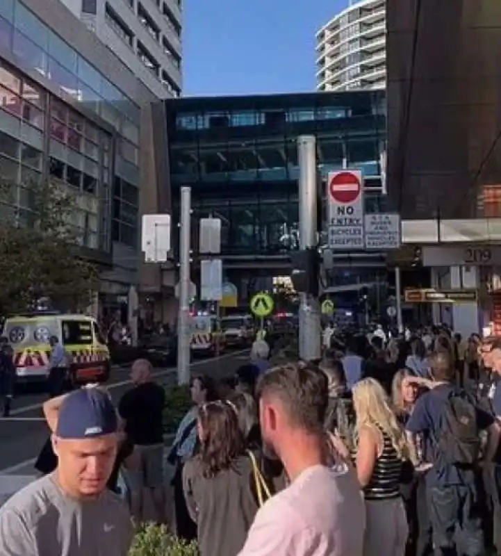 ACCOLTELLAMENTO CENTRO COMMERCIALE A Sydney