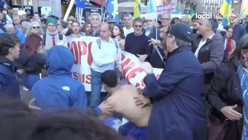 aggressione alla brigata ebraica   corteo del 25 aprile a milano   10