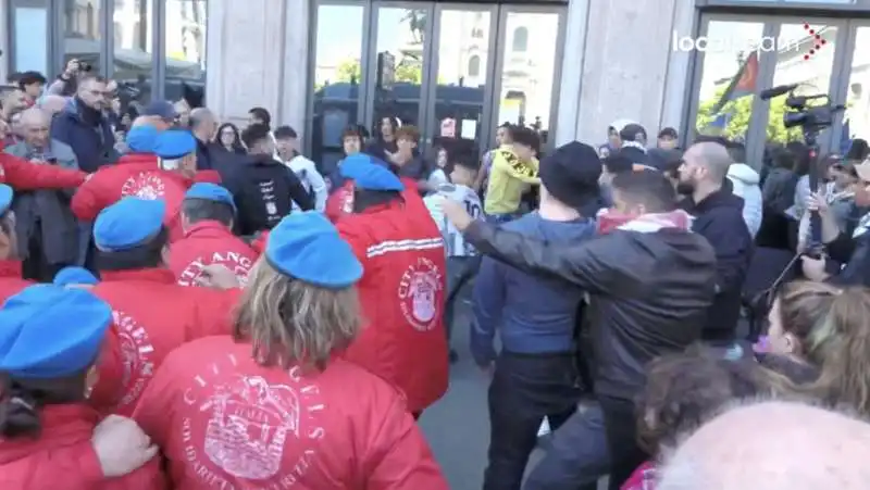 aggressione alla brigata ebraica   corteo del 25 aprile a milano   4