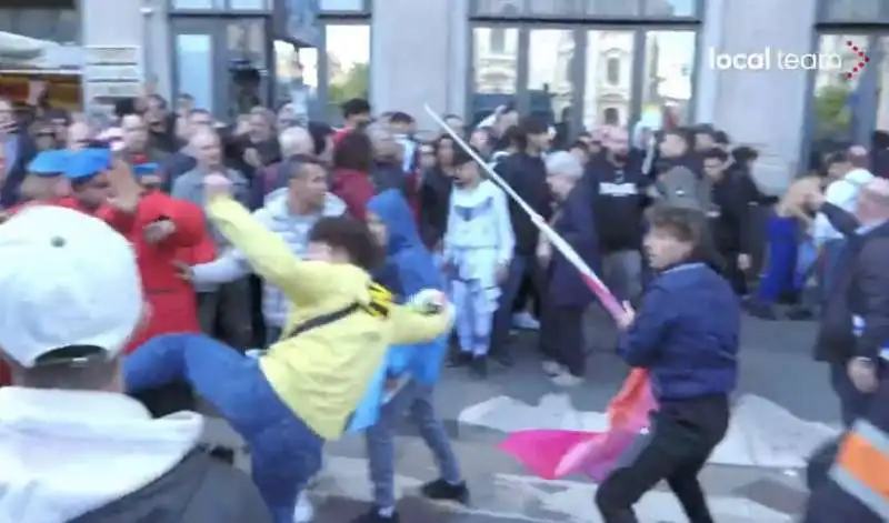 aggressione alla brigata ebraica   corteo del 25 aprile a milano   5