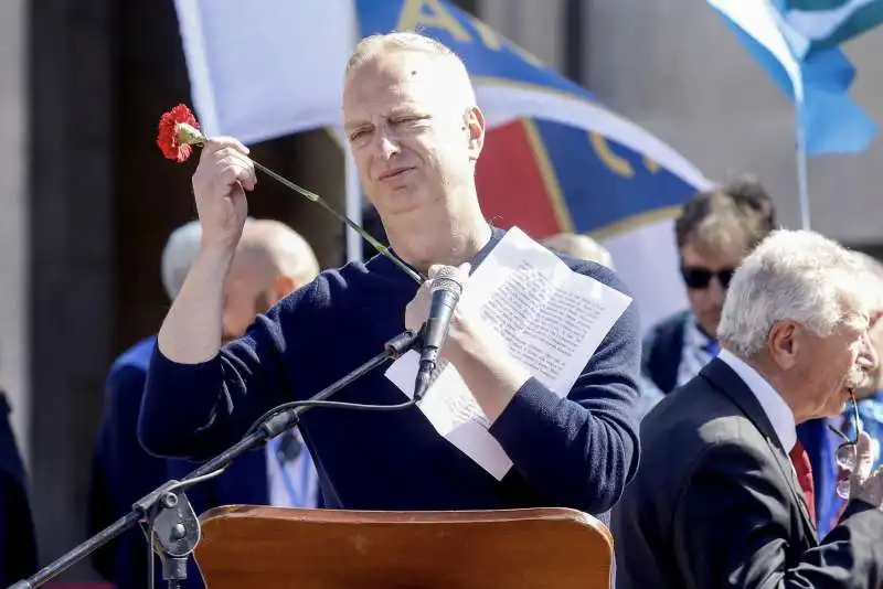 ANTONIO SCURATI ALLA MANIFESTAZIONE DEL 25 APRILE A MILANO 