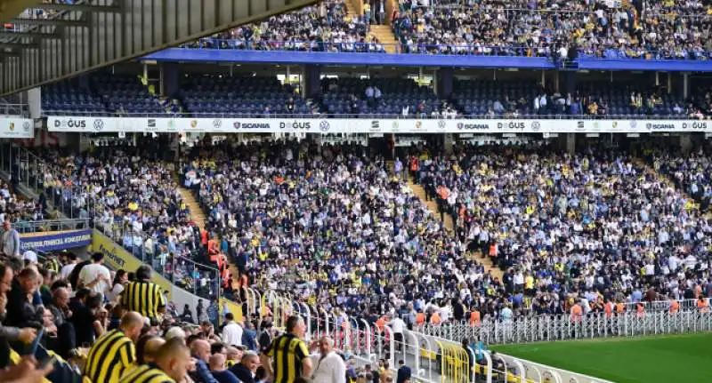 assemblea straordinaria allo stadio del fenerbahce. 3