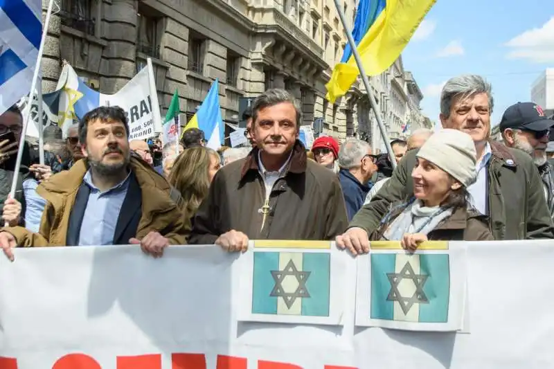 carlo calenda con la brigata ebraica al corteo per il 25 aprile   4