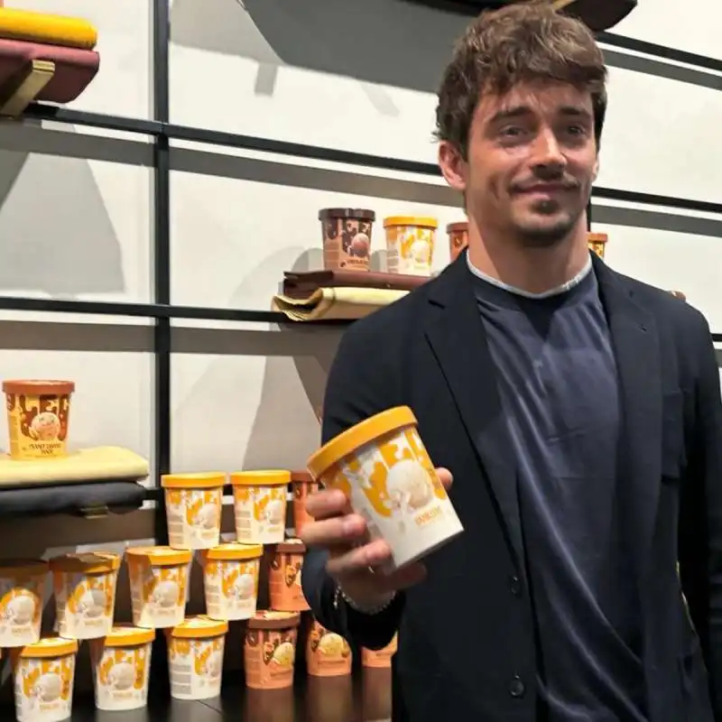 Charles Leclerc con il suo gelato LEC