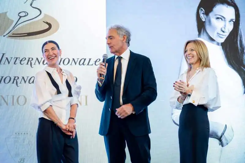 elisabetta franchi   massimo giletti   paola batani 3