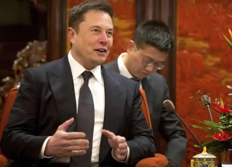 ELON MUSK IN CINA