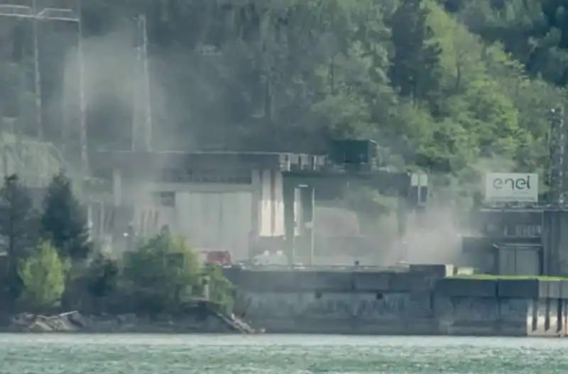 esplosione alla centrale elettrica di bargi    lago di suviana   1