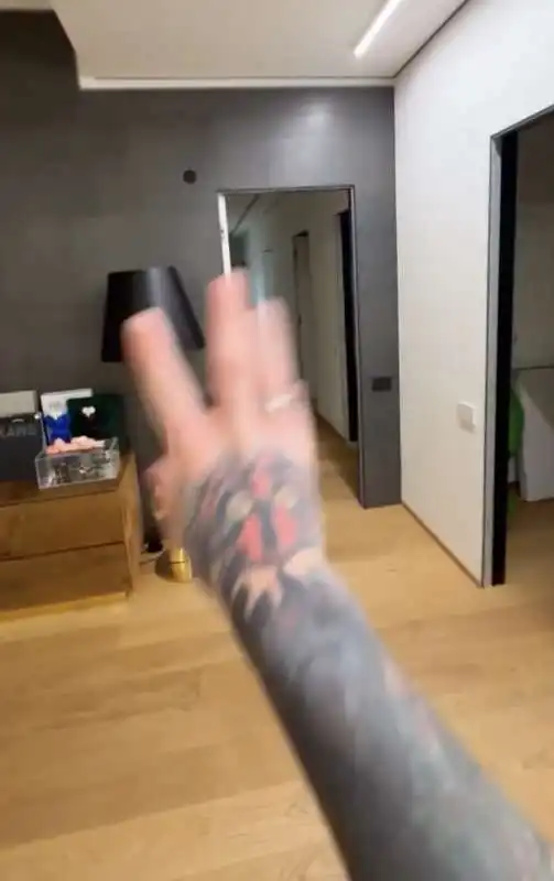 fedez mostra la nuova casa ai follower   8