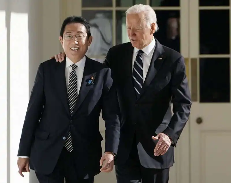 fumio kishida e joe biden 