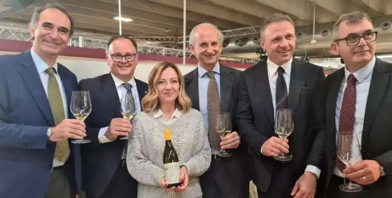 giorgia meloni francesco lollobrigida al vinitaly