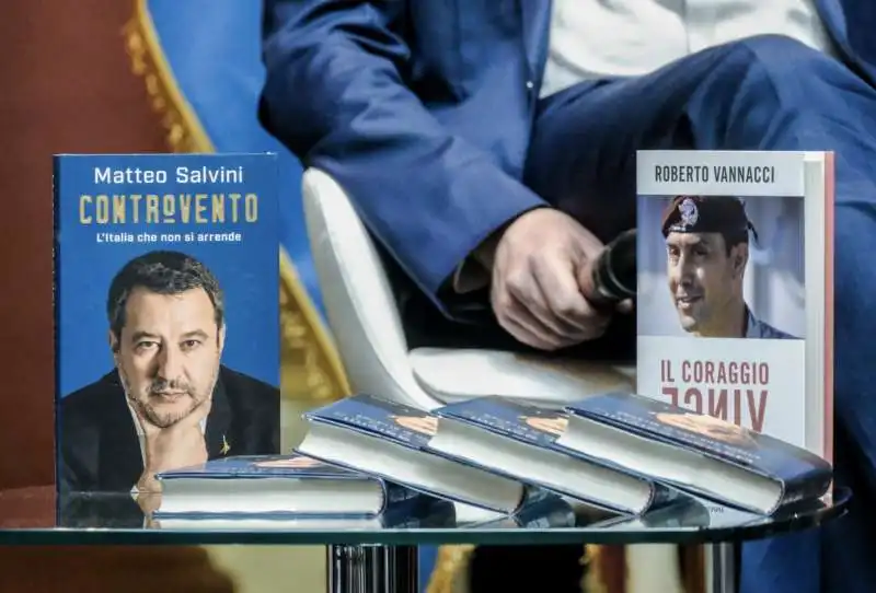 i libri di salvini e vannacci al tempio di adriano presentazione del libro controvento   