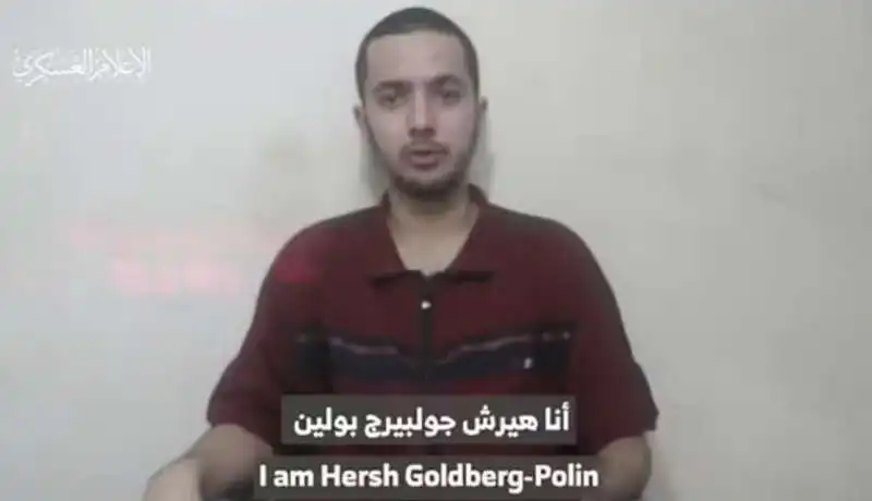 il video di hersh goldberg polin, ostaggio israeliano con il braccio amputato 2.  