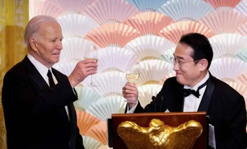 joe biden e Fumio Kishida  alla casa bianca