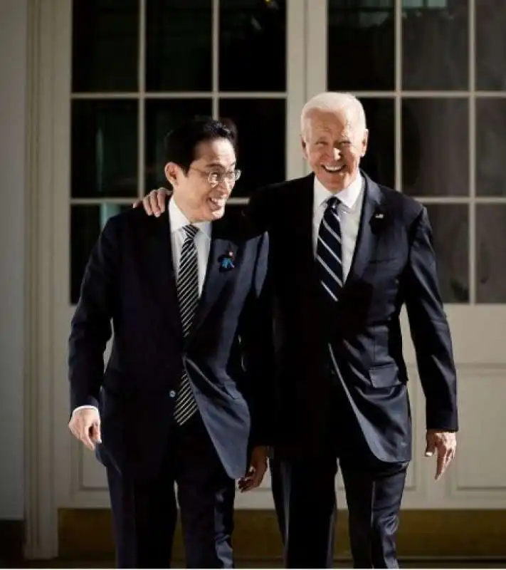 joe biden e Fumio Kishida  alla casa bianca 2